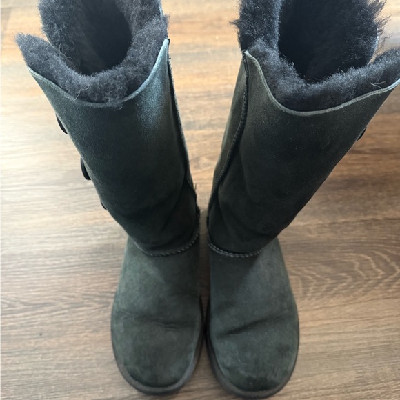 Ugg Tall Boot - Picture 1 of 2